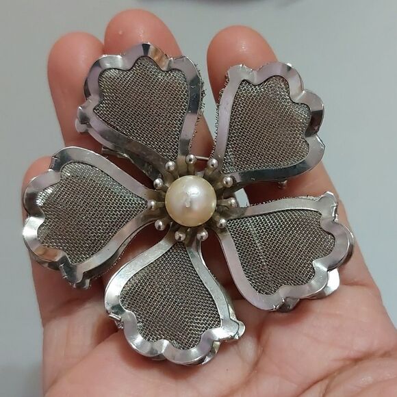 Vintage Signed BED Silver Tone Mesh Flower Brooch Pin - Picture 2 of 6